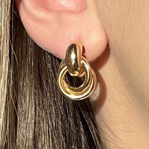 NEW | gold huggie hoop circle earrings